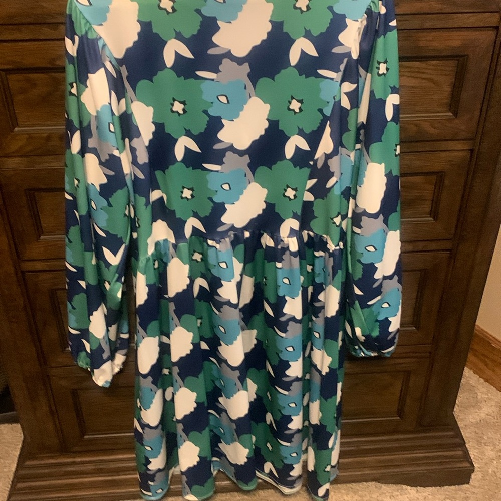 Fit n flare dress, tailored seams very cool for summer